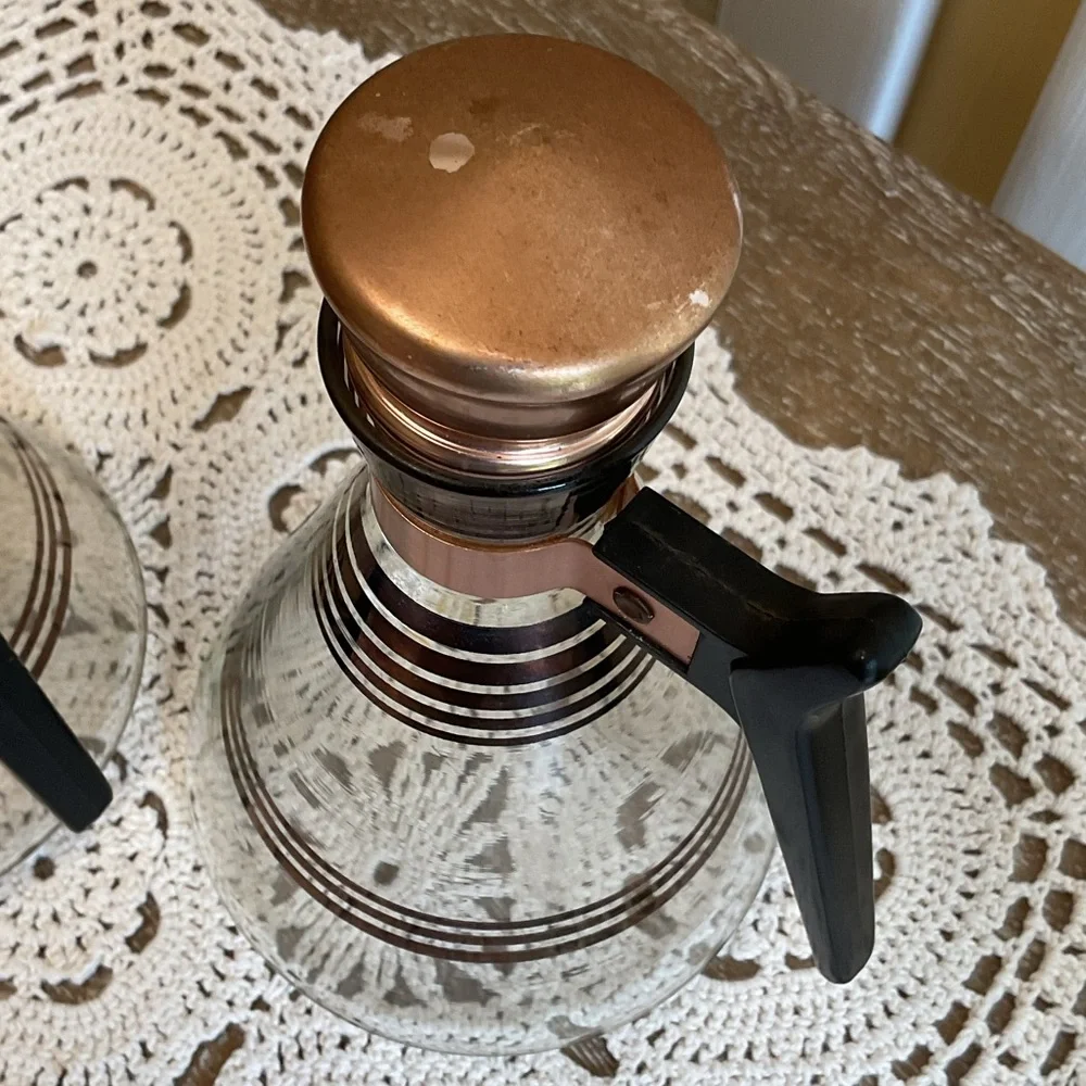 Two Vintage Inland Mid-Century Modern Glass Carafes - Picture 5 of 8